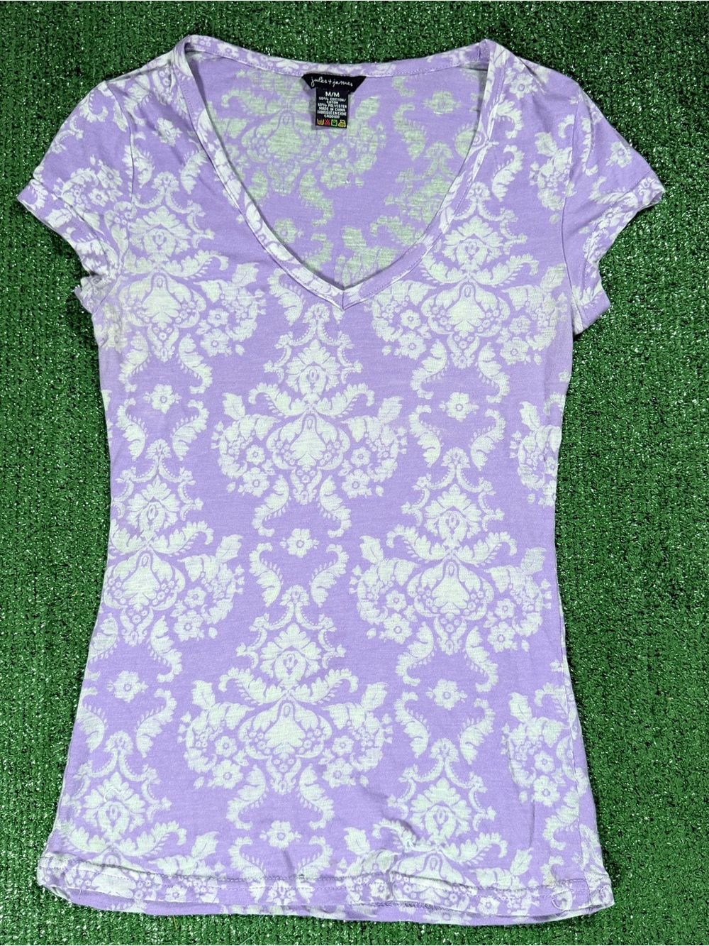 Y2K Womens Jules & James T-Shirt Medium Purple Damask V-Neck Short Sleeve Top